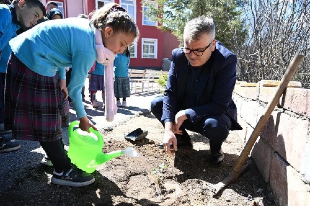 Seydişehir belediyesinden anlamlı proje: 7 bin g&uuml;lfidanı okullarla buluştu