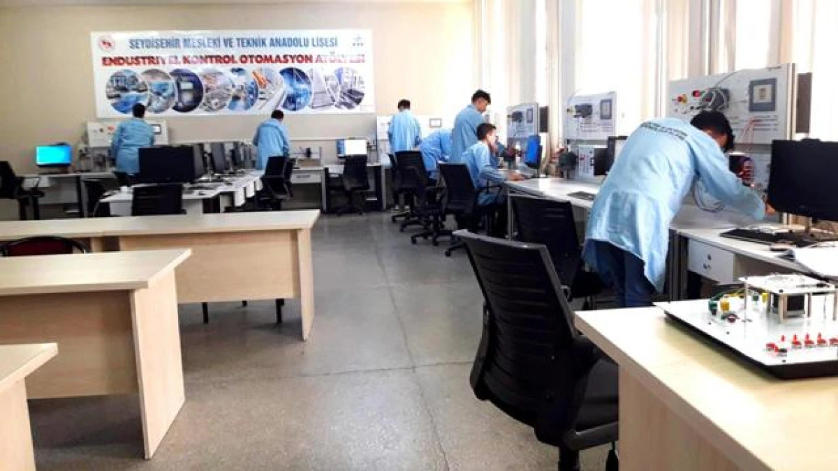 Seydişehir Mesleki ve Teknik Anadolu Lisesi yeni &ouml;ğrencilerini bekliyor