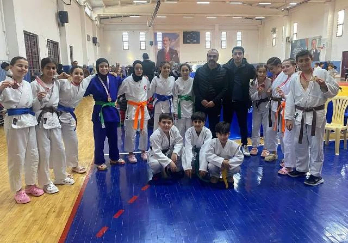 Seydişehir spor kul&uuml;b&uuml; minik judoculardan madalya yağmuru