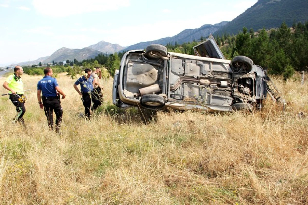 Seydişehir'de otomobil şarampole yuvarlandı: Kadın s&uuml;r&uuml;c&uuml; yaralandı