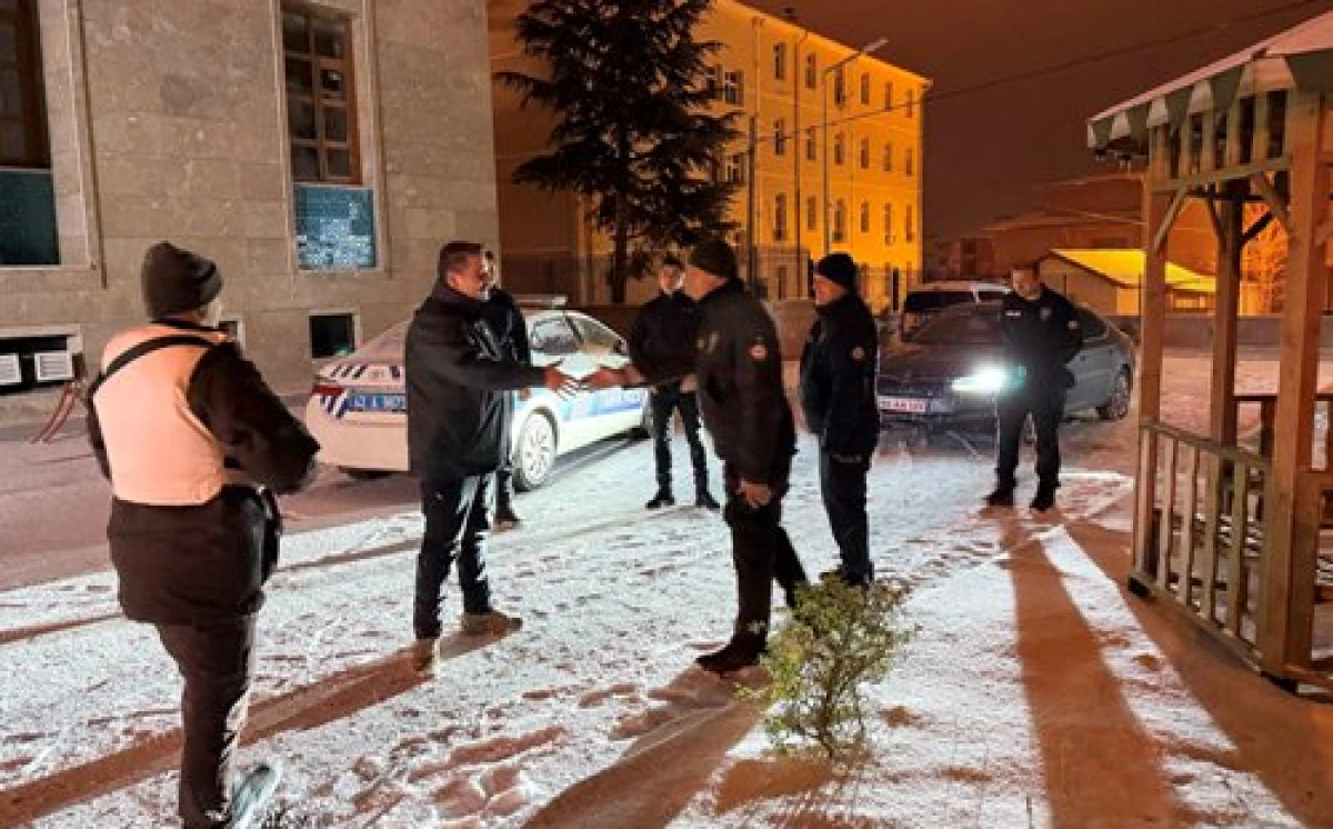  Yunak Kaymakamı Taşavlı, yılbaşı denetimine katıldı