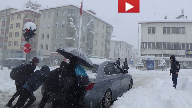 Seydişehir’de lapa lapa yağan kar manzaraları