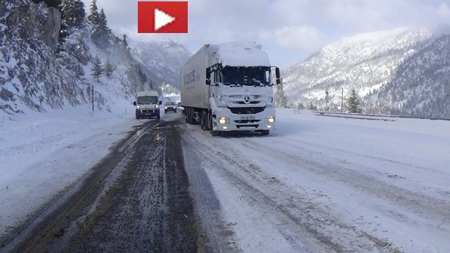 Seydişehir -Antalya yolu Alacabel mevkiinde kar yağışı