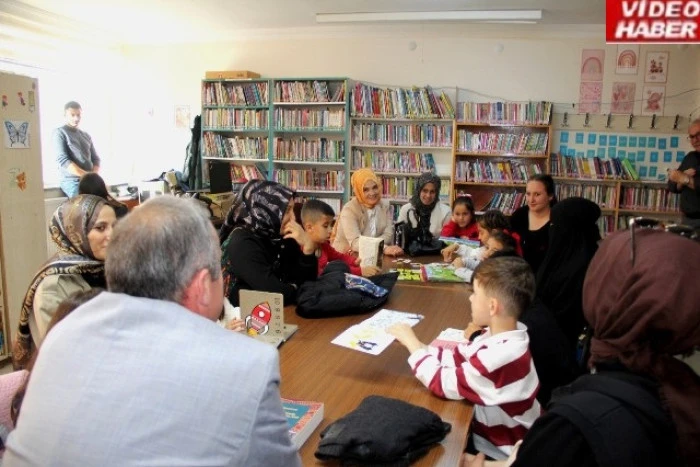 Eğitimci-Yazar Ercan Arslan, kütüphanede miniklerle tarih dolu buluşma